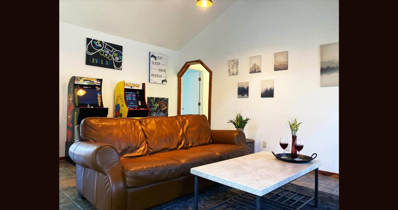 3Bd Cabin Family Fun Arcade Games Fire Pit 5 Min From Lake Fishing Hunting โบรคเคนโบว์ ภายนอก รูปภาพ